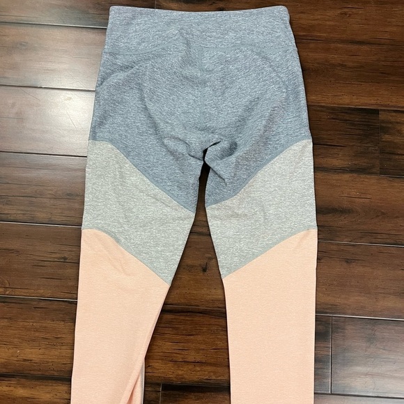 NWT - Outdoor Voices  Colorblock Springs 7/8 Leggings - Size M - Picture 6 of 13